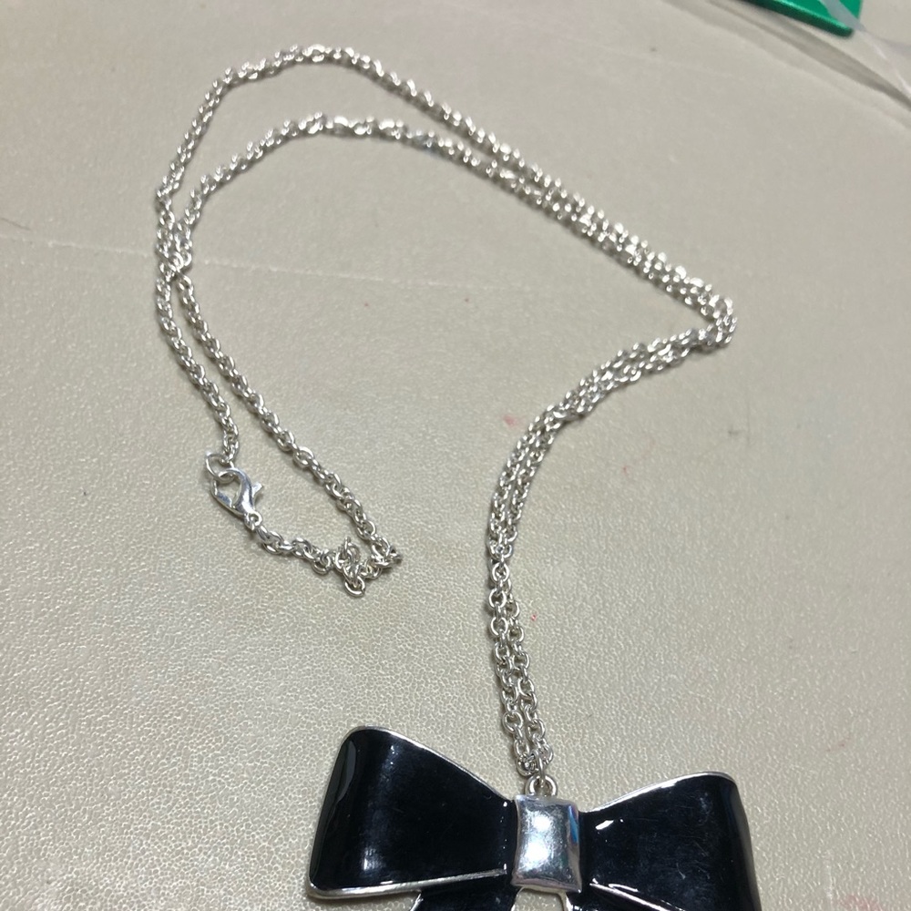 Bow Necklace - Picture 4 of 4